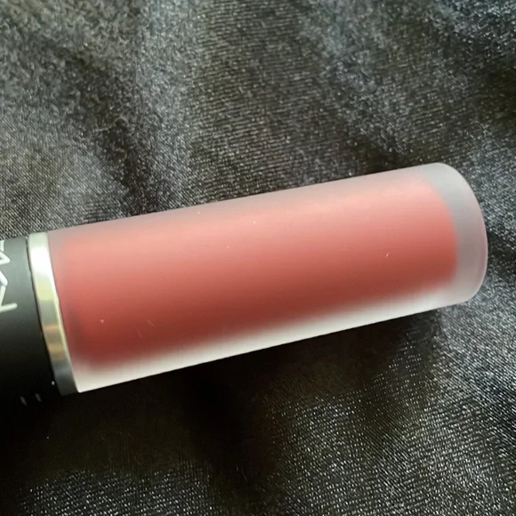 MAC Powder kiss liquid lipcolour - devoted to chili - Picture 2 of 7